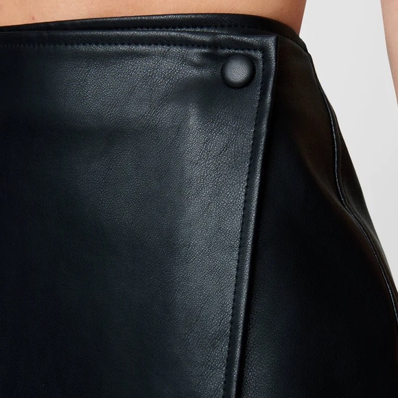NWT! BLANK NYC Opening Act Faux Leather Wrap Mini Skirt - Picture 4 of 4